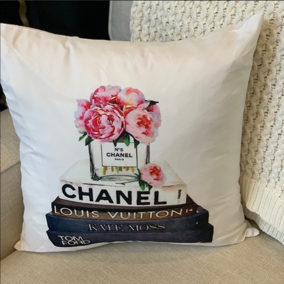 GLAM DECOR Other - OMG PILLOW